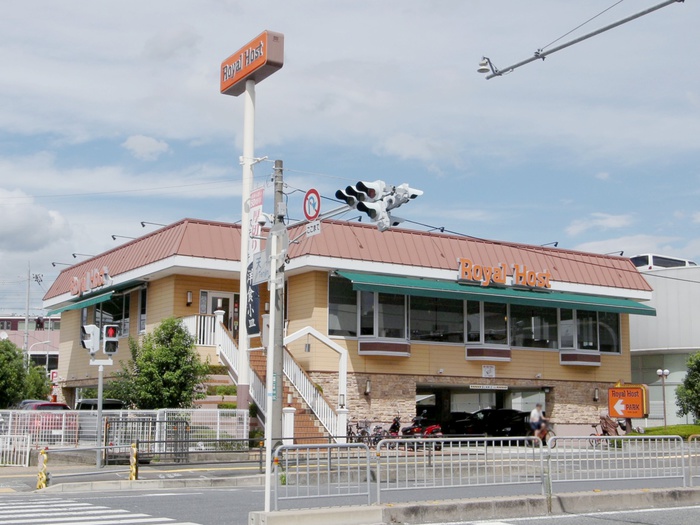 飲食店　ロイヤルホスト池田天神店（飲食店）まで735m
