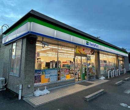 コンビニ　ファミリーマート　焼津中根新田店（コンビニ）まで774m