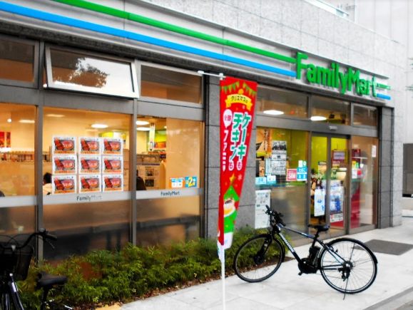 コンビニ　ファミリーマート飯田橋駅北店（コンビニ）まで268m