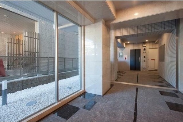 エントランス　１階共用部エントランス部分