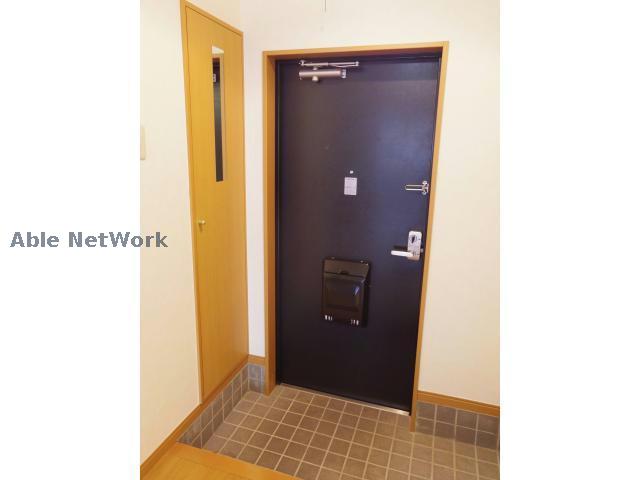 玄関　※同物件別部屋の写真です。