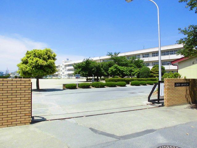 中学校　山辺中学校（中学校）まで900m
