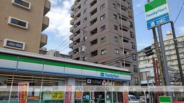 コンビニ　ファミリーマート（コンビニ）まで66m