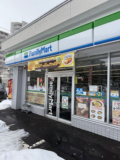 コンビニ　ファミリーマート札幌発寒7条店（コンビニ）まで448m
