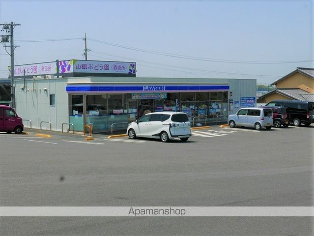 コンビニ　ローソン（コンビニ）まで588m
