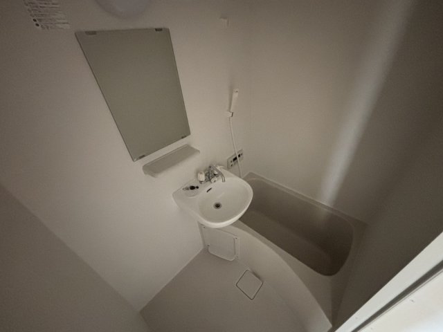 バス・シャワールーム　コンパクトで使いやすいお風呂です