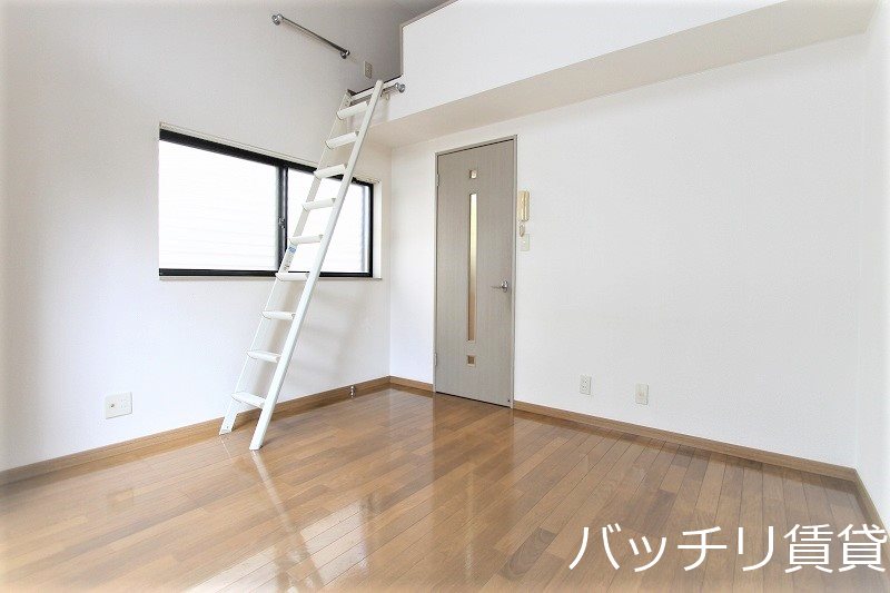居室・リビング　同型タイプの為、現状を優先致します。