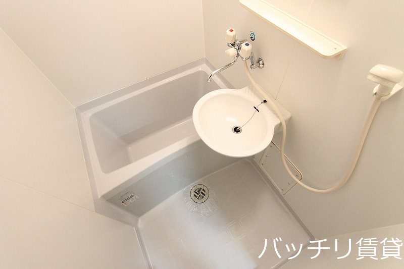 洗面設備　同型タイプの為、現状を優先致します。