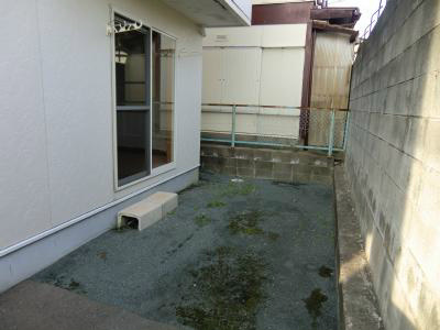 バルコニー　１階のお部屋には専用庭が付いています。