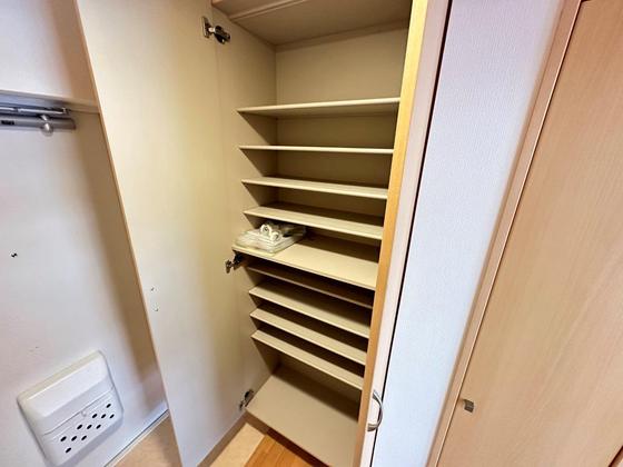玄関　※別部屋の写真です