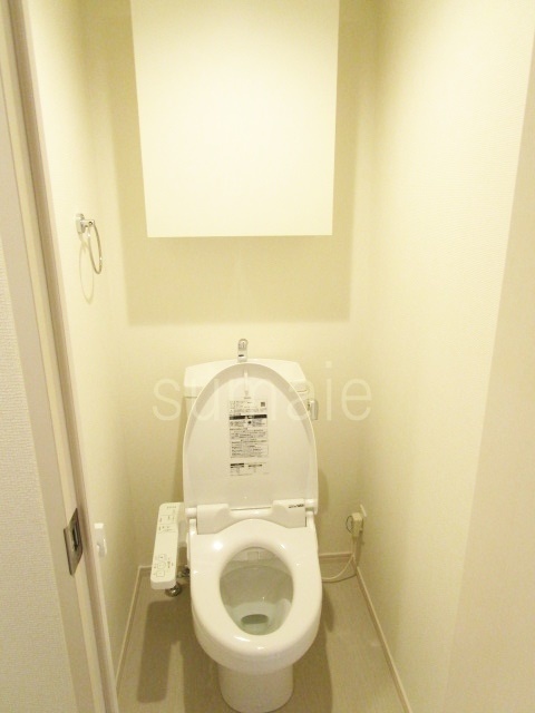 トイレ　収納付きのトイレです♪