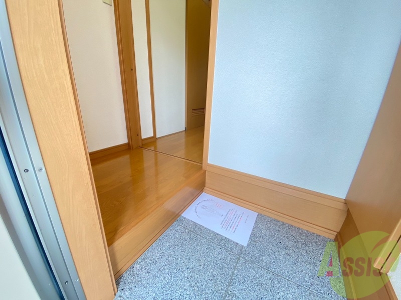 玄関　こちらは玄関になります。靴もゆったり脱ぐことが出来ます。