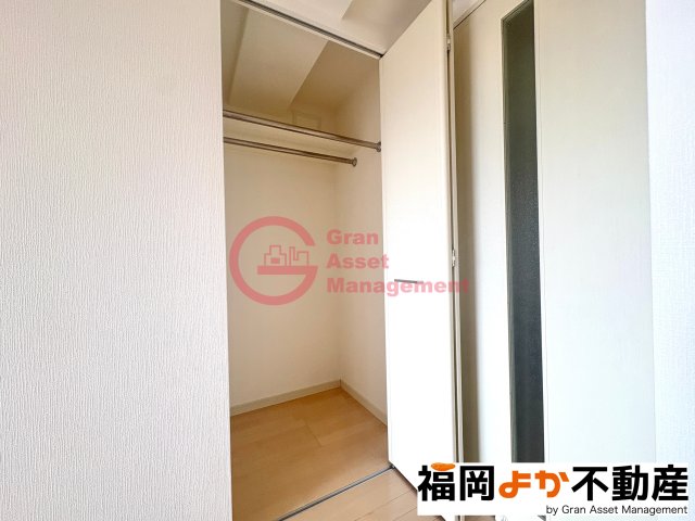 収納　【１３０２号室実写真】ウォークインクローゼットでたっぷりとし