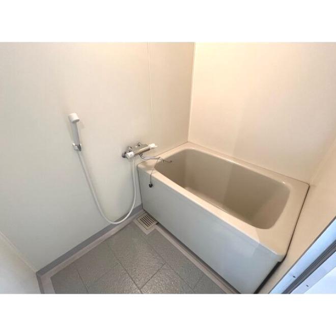バス・シャワールーム　お風呂トイレは別々です♪