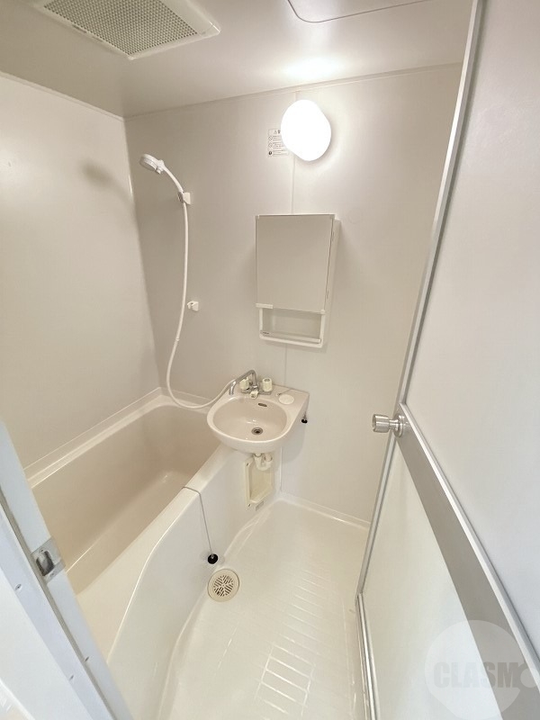 バス・シャワールーム　別部屋の参考写真