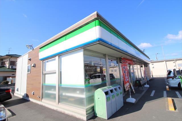 コンビニ　ファミリーマート 高松稲荷店（コンビニ）まで753m