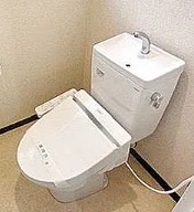 トイレ　別のお部屋の室内写真になります。