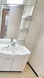 洗面設備　別のお部屋の室内写真になります。
