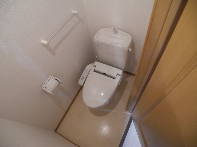 トイレ　※室内画像は類似物件のもの