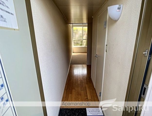 伊予鉄道高浜線 松山市駅 バス乗車時間：15分 最寄りバス停で下車 徒歩3分 2階建 築27年の玄関写真