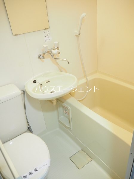 バス・シャワールーム　バス・トイレ一緒のタイプです※参考画像
