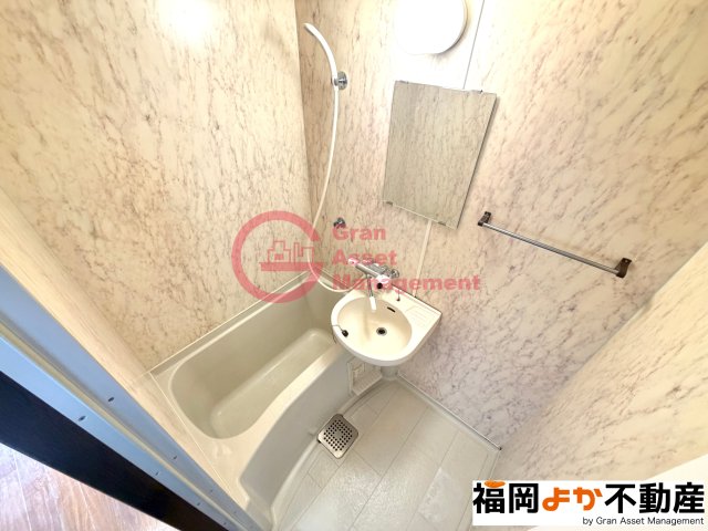 バス・シャワールーム　【お問い合わせ後の弊社掲載サイトにて２０枚程お部屋のお写真を