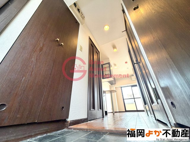 玄関　【お問い合わせ後の弊社掲載サイトにて２０枚程お部屋のお写真を