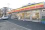 コンビニ　デイリーヤマザキ足立北綾瀬店（コンビニ）まで390m