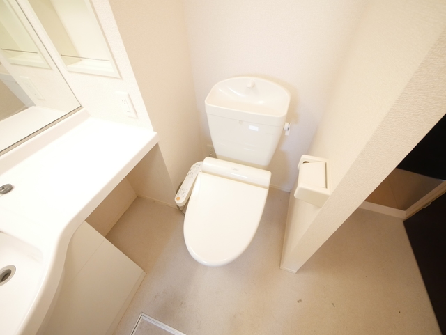 トイレ　★温水洗浄便座つきのトイレです★