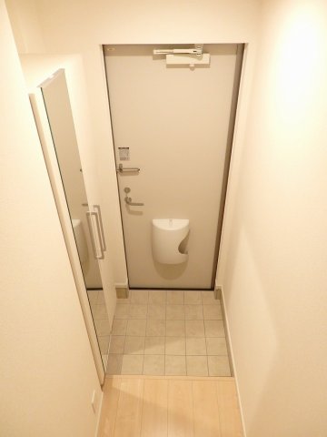 玄関　収納もある玄関です