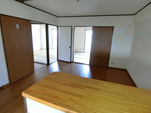 居室・リビング　同物件の別のお部屋の写真でイメージです