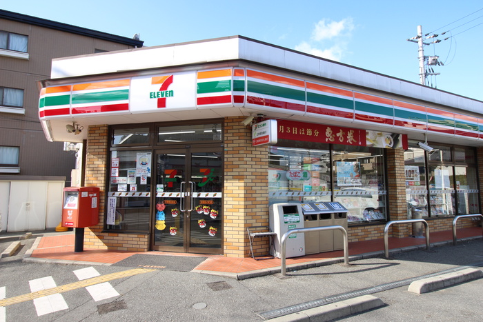 コンビニ　セブンイレブン（コンビニ）まで650m