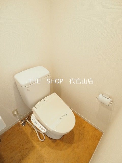 トイレ　シャワートイレ完備。