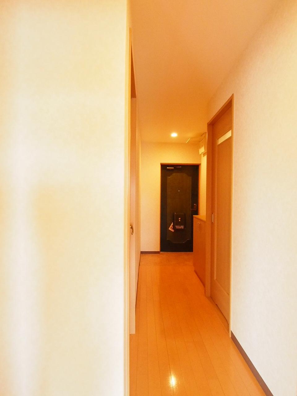その他　広々とした廊下ですよ！