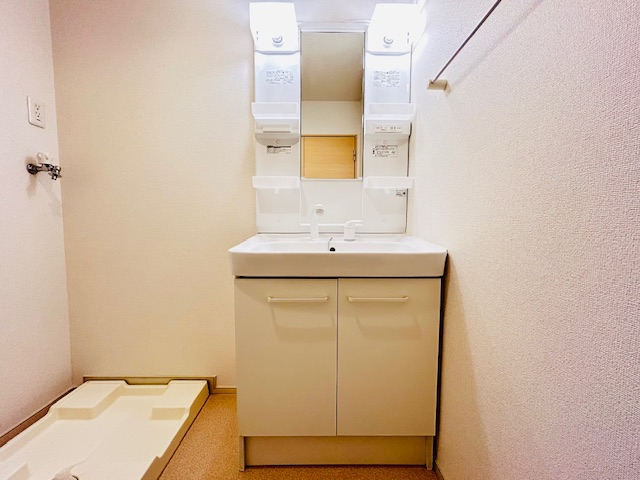 洗面設備　※別室　参考写真※ 独立洗面所には洗面化粧台と室内洗濯機置場