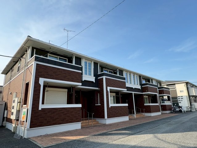 建物外観　レンガ調の外壁がかわいい洋風のアパートです。