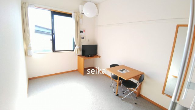 居室・リビング　こちらの居間で趣味の時間をお楽しみください