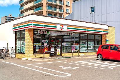 コンビニ　セブンイレブン札幌北13条東駅前店（コンビニ）まで203m