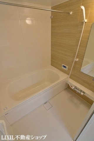バス・シャワールーム　追い焚き・浴室乾燥機能付の一坪浴室です。