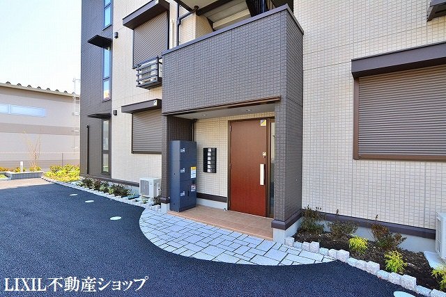 エントランス　オートロック機能付のエントランスです。