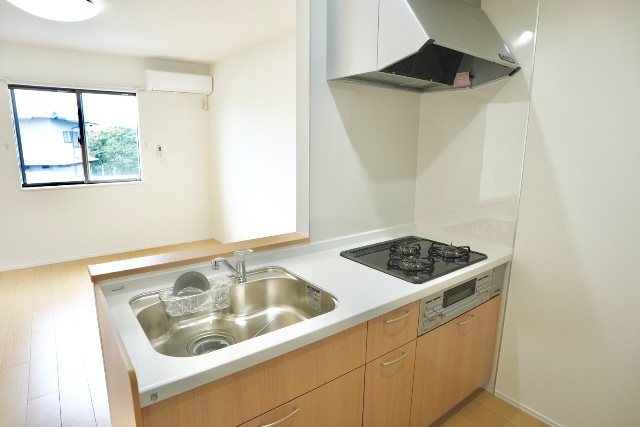 キッチン　同型の部屋の写真を使用しております。