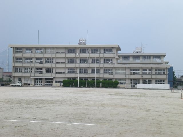 中学校　神戸町立神戸中学校（中学校）まで1158m