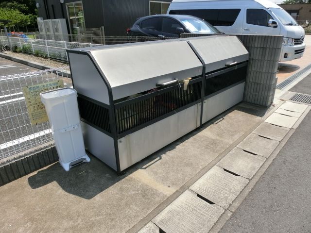 その他　専用のゴミ置き場です。