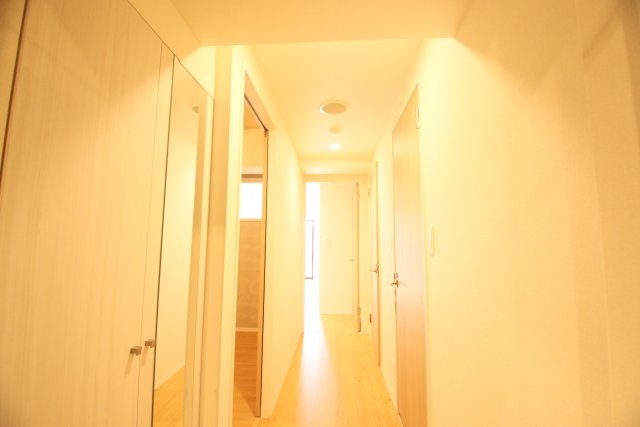 玄関　※別部屋の参考写真の為、原状優先です。