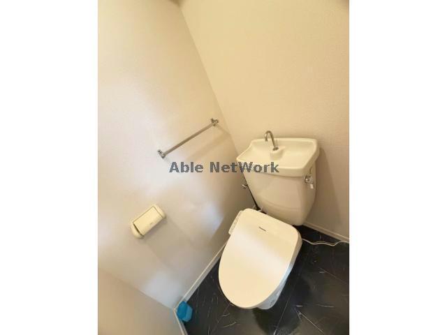 名鉄各務原線 新加納駅 徒歩32分 2階建 築33年のトイレ写真