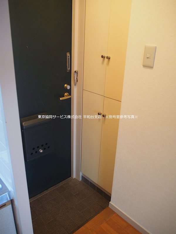 玄関　※別号室参考写真※
