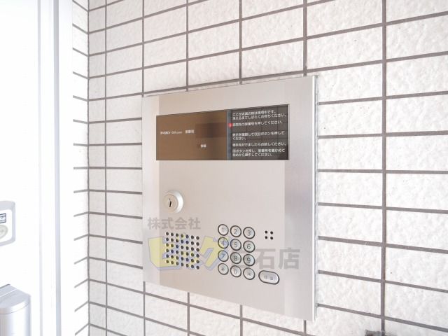 エントランス　人気のオートロック付きマンションです♪