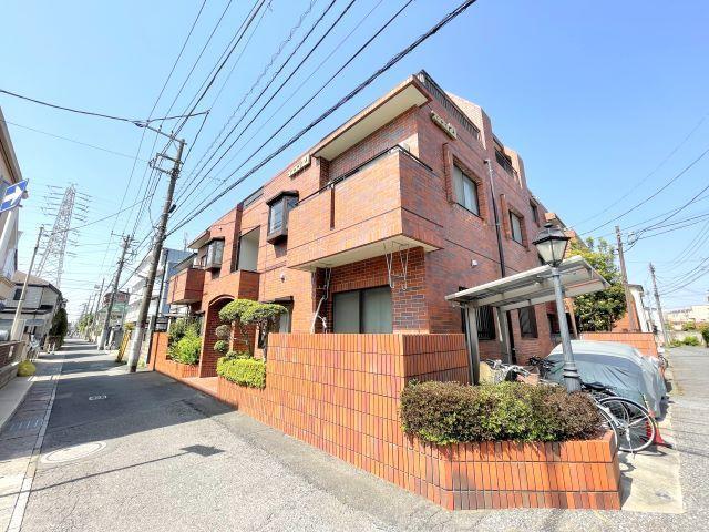 建物外観　真ん中階段の良い間取りです。