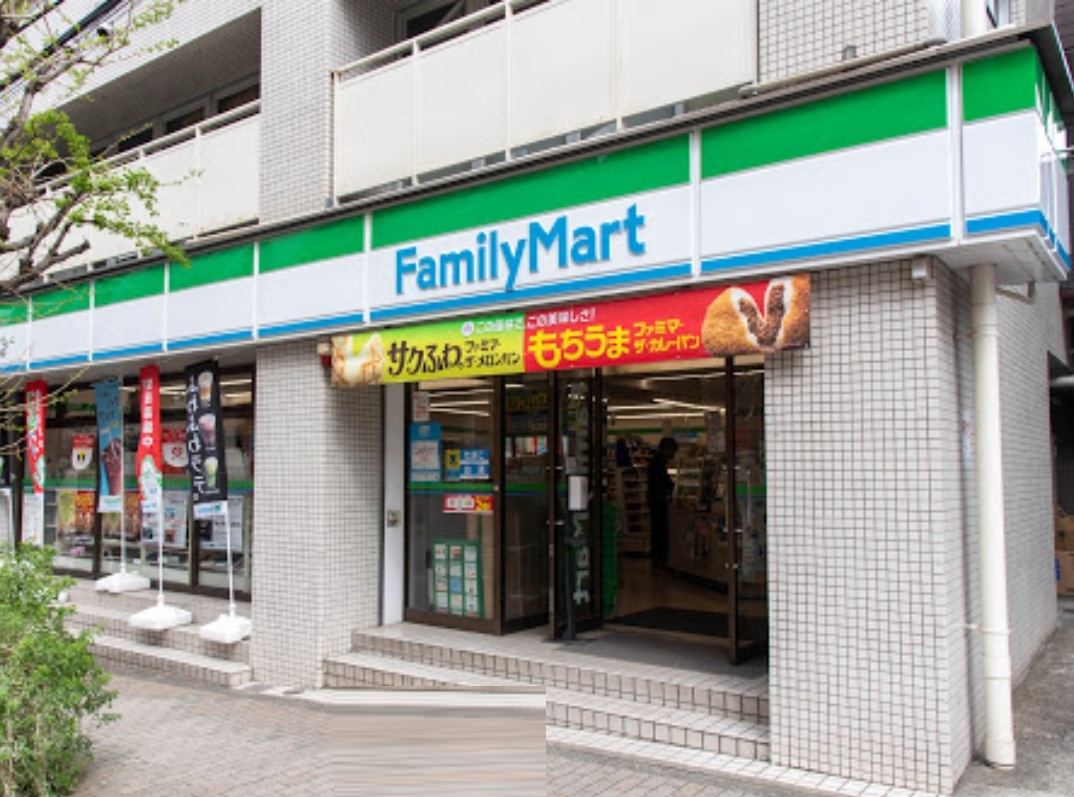 コンビニ　ファミリーマート新宿天神町店（コンビニ）まで138m