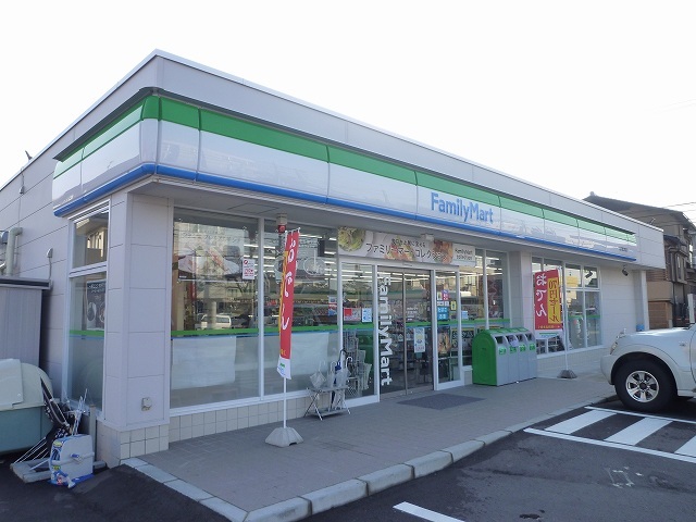 コンビニ　ファミリーマート（コンビニ）まで300m